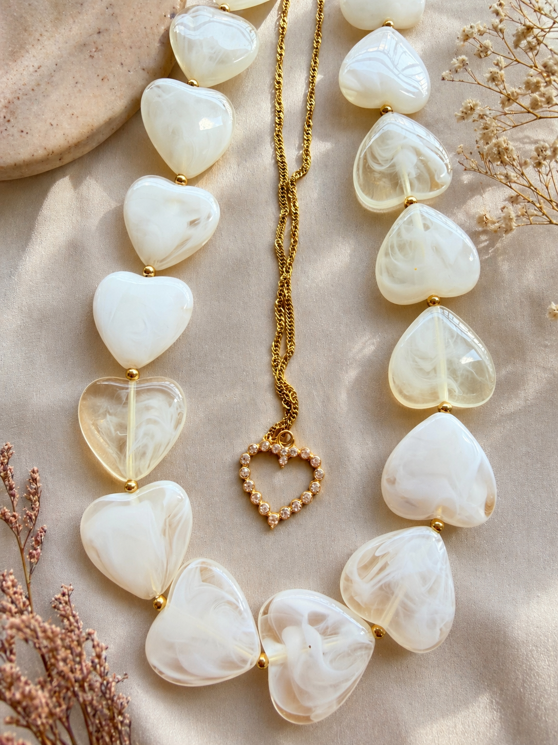 Σετ Κολιέ Marble Hearts σε Απαλό Λευκό